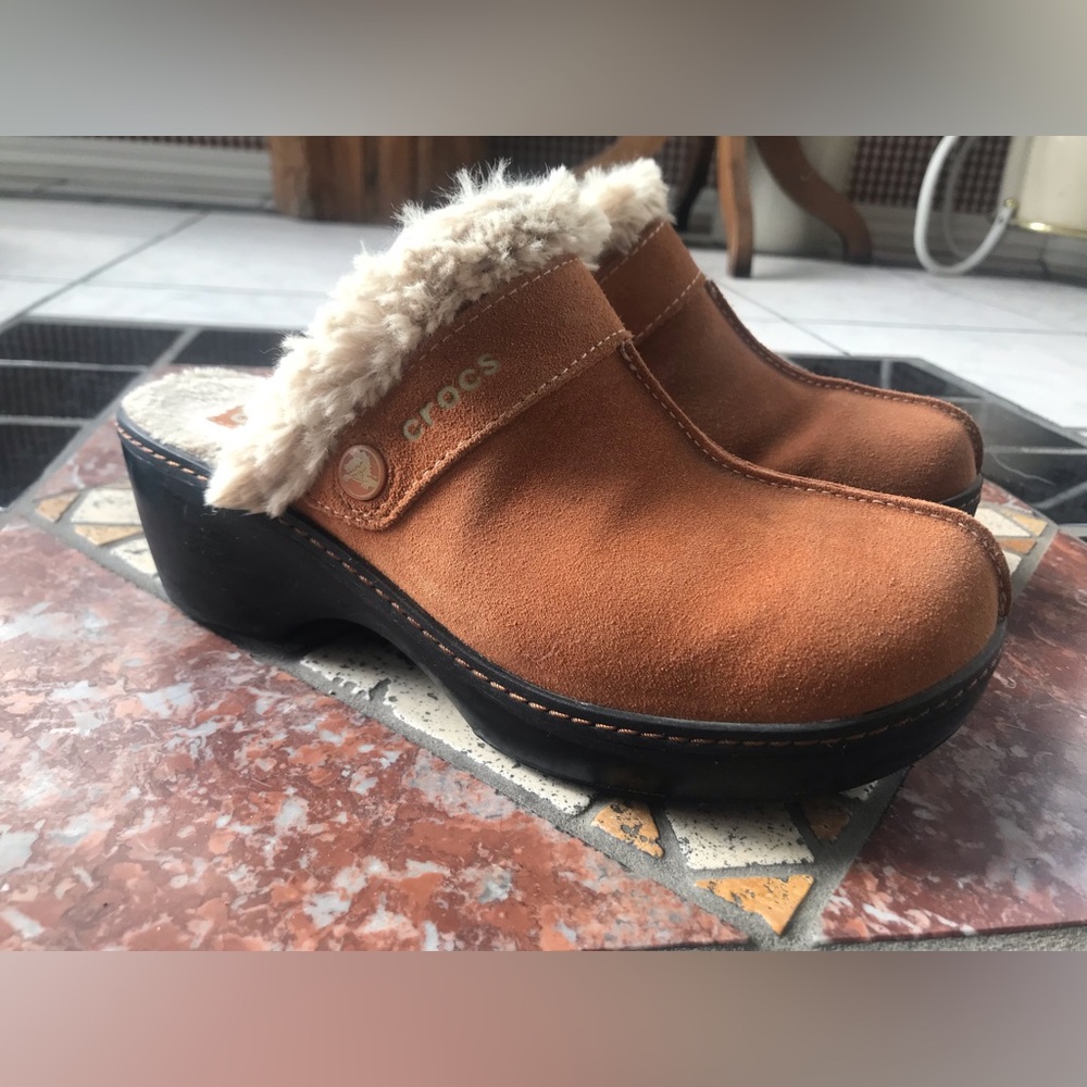 Slip on clog wedge